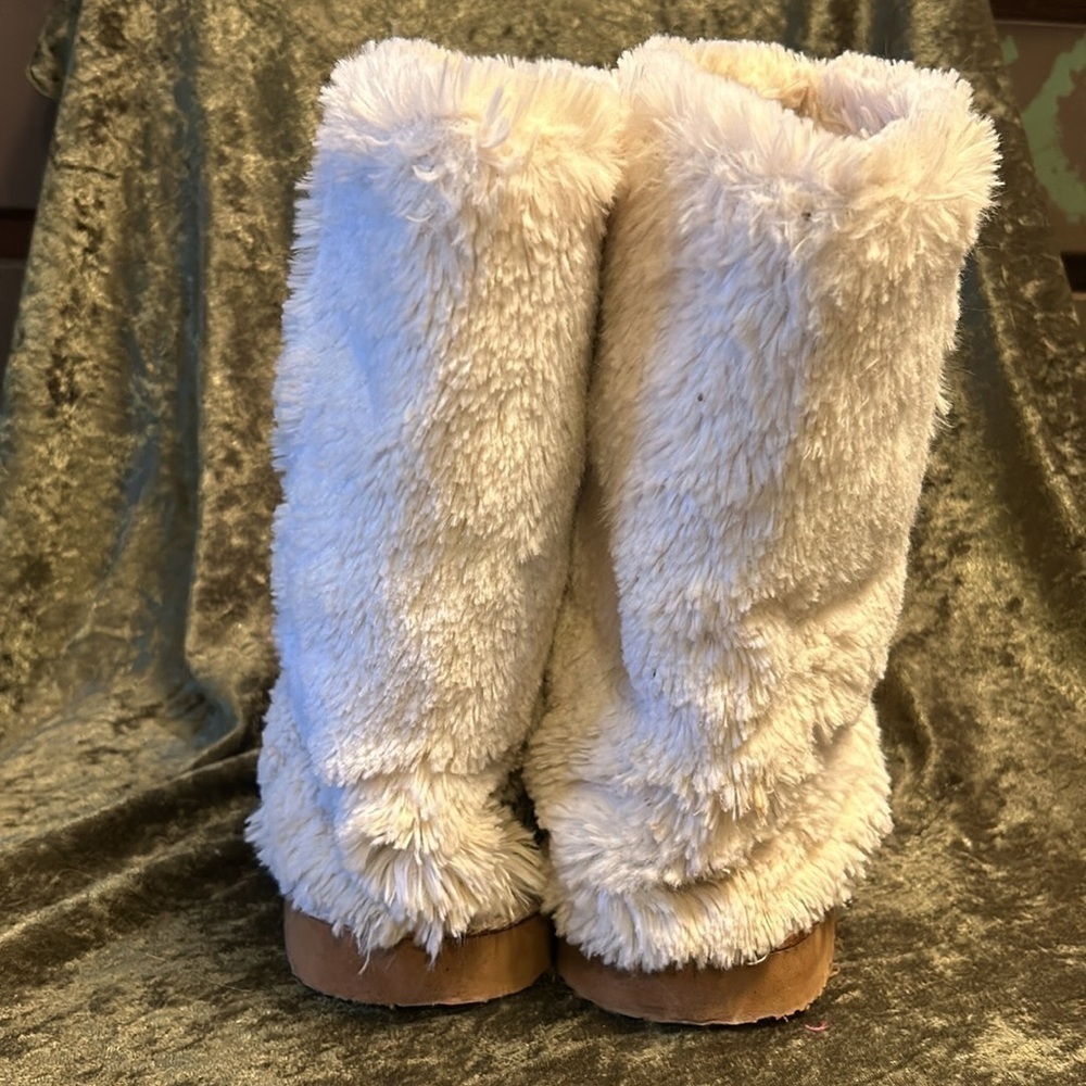 High Top Slippers - Picture 6 of 10